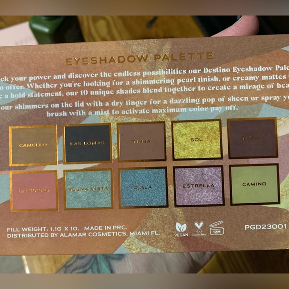 Stunning blue/green/neutral ocean vacation vibes eyeshadow palette - Picture 5 of 12